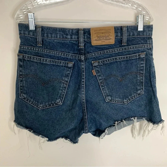 Levi's Dark Wash Distressed Relaxed Fit Cut Off Jean Shorts 32 - Picture 2 of 10